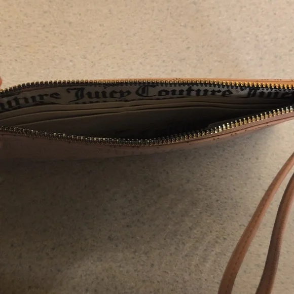 Juicy Couture Brand Light Pink Wristlet-NWOT - Picture 10 of 12
